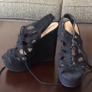 Black Wedges